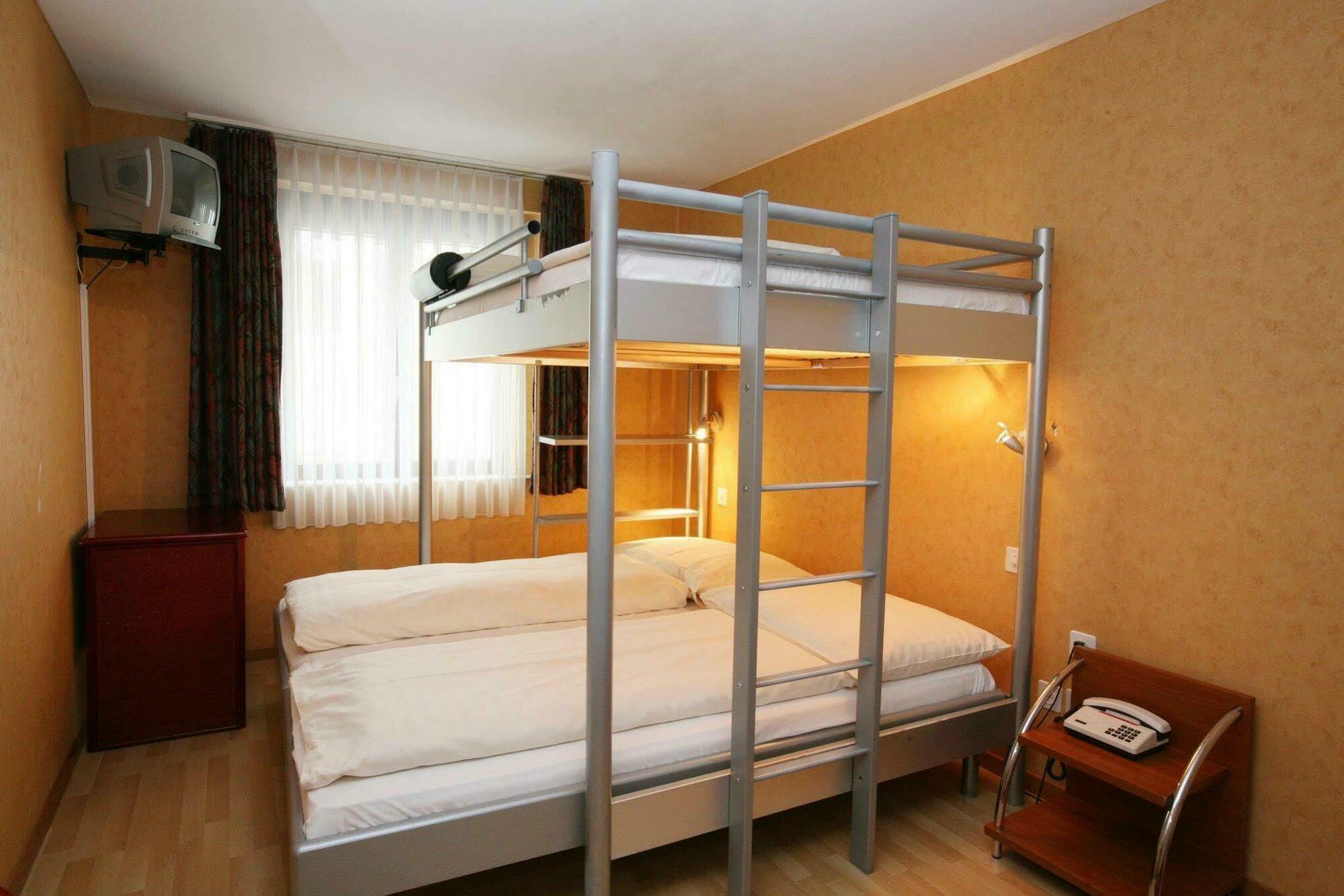 Hotel Falken Lucerne Room photo